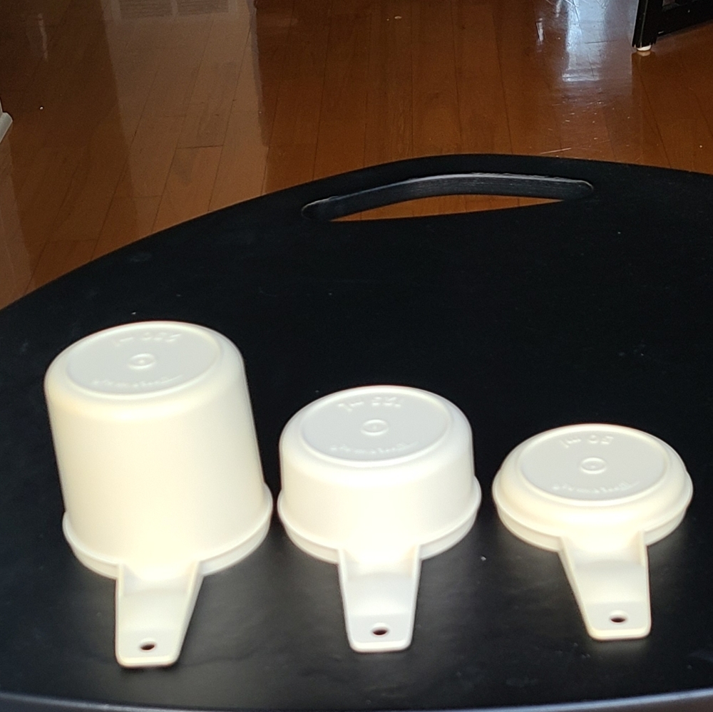 Tupperware nesting measuring cups - Picture 2 of 4